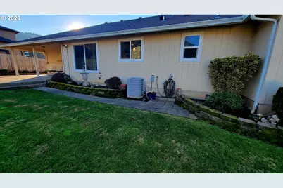 1570 W Basil St, Roseburg, OR 97471 - Photo 36
