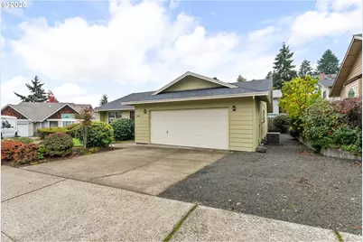 2245 NW Cabrillo Ct, Roseburg, OR 97471 - Photo 2