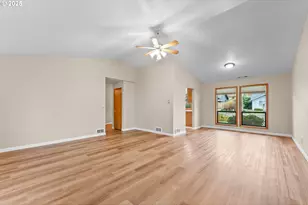 2245 NW Cabrillo Ct, Roseburg, OR 97471 - Photo 8