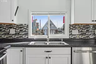 18989 NE Marine Dr, Portland, OR 97230 - Photo 18