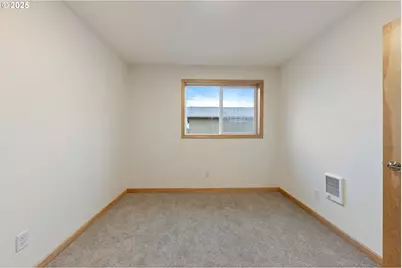 683 St Charles St, Eugene, OR 97402 - Photo 16