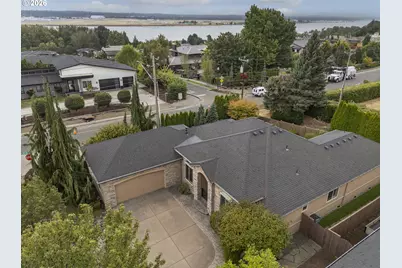 1410 SE Columbia Crest Ct, Vancouver, WA 98664 - Photo 2