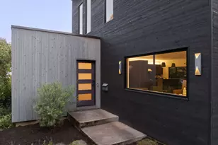 2540 SE Clay St, Portland, OR 97214 - Photo 2