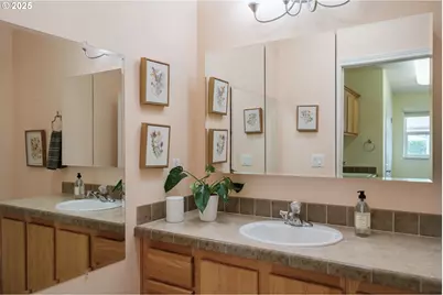 698 Royalty Cir, Salem, OR 97301 - Photo 22