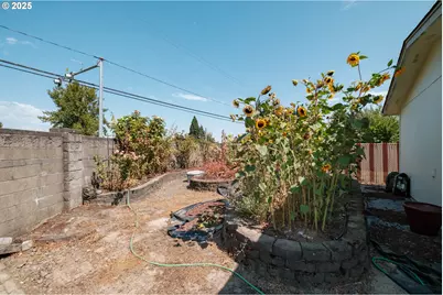 698 Royalty Cir, Salem, OR 97301 - Photo 28