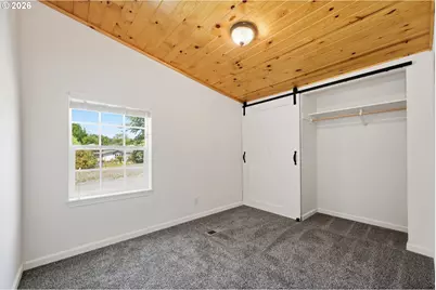 105 E 6th St, Lowell, OR 97452 - Photo 12
