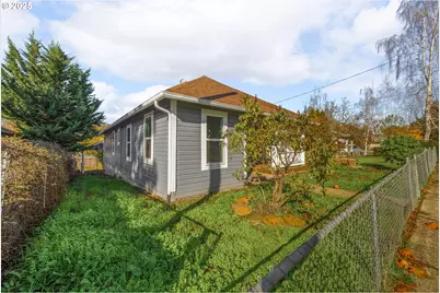 1530 SE Hamilton St, Roseburg, OR 97470 - Photo 4