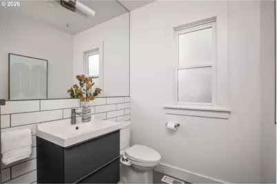 138 NE 18th Ave, Portland, OR 97232 - Photo 22