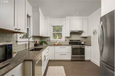 138 NE 18th Ave, Portland, OR 97232 - Photo 12