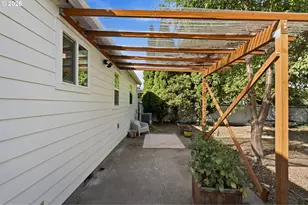 9714 N Van Houten Ave, Portland, OR 97203 - Photo 30