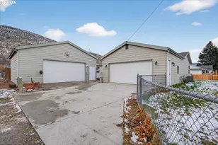 1680 Plum St, Baker City, OR 97814 - Photo 2
