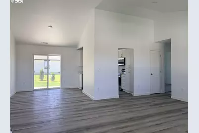 110 Truman Ave, Umatilla, OR 97882 - Photo 2