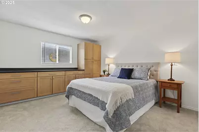 11630 N Island Cove Ln, Portland, OR 97217 - Photo 14