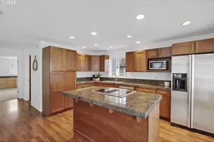 11630 N Island Cove Ln, Portland, OR 97217 - Photo 24