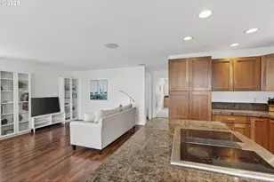 11630 N Island Cove Ln, Portland, OR 97217 - Photo 18