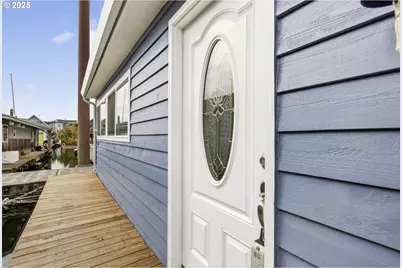11630 N Island Cove Ln, Portland, OR 97217 - Photo 32