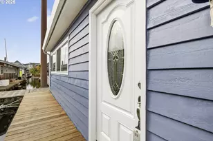 11630 N Island Cove Ln, Portland, OR 97217 - Photo 32
