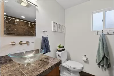 11630 N Island Cove Ln, Portland, OR 97217 - Photo 8