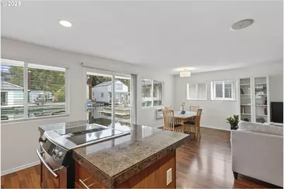 11630 N Island Cove Ln, Portland, OR 97217 - Photo 22