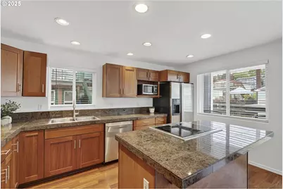 11630 N Island Cove Ln, Portland, OR 97217 - Photo 28