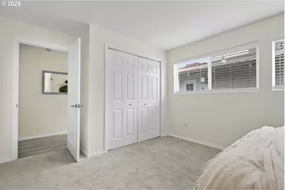11630 N Island Cove Ln, Portland, OR 97217 - Photo 6