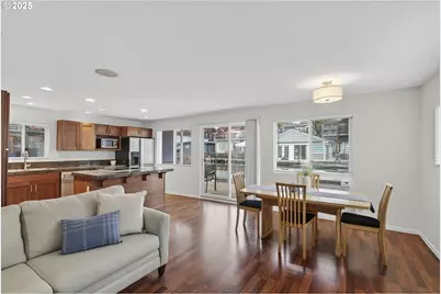 11630 N Island Cove Ln, Portland, OR 97217 - Photo 16