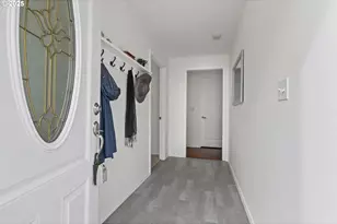 11630 N Island Cove Ln, Portland, OR 97217 - Photo 6