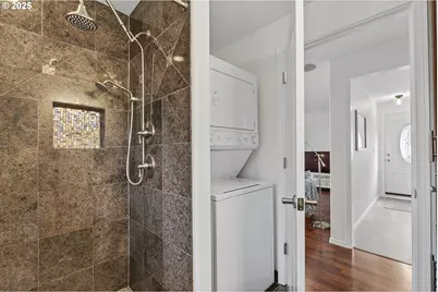 11630 N Island Cove Ln, Portland, OR 97217 - Photo 10