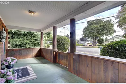 1031 C St, Washougal, WA 98671 - Photo 4