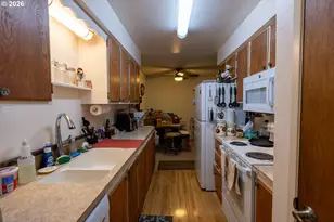 950 Evergreen Rd, Woodburn, OR 97071 - Photo 6