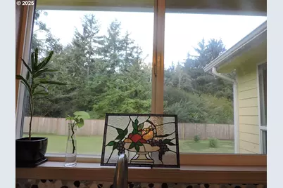 47 SW Gardenia Ave, Warrenton, OR 97146 - Photo 14