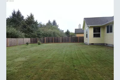 47 SW Gardenia Ave, Warrenton, OR 97146 - Photo 14