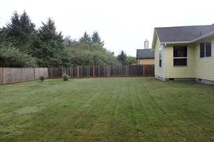 47 SW Gardenia Ave, Warrenton, OR 97146 - Photo 14