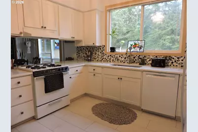 47 SW Gardenia Ave, Warrenton, OR 97146 - Photo 10