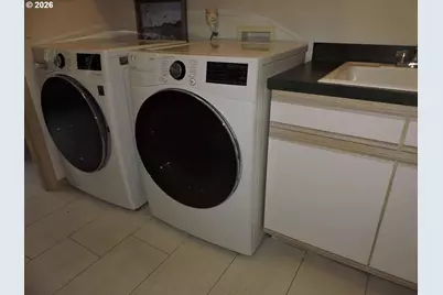 47 SW Gardenia Ave, Warrenton, OR 97146 - Photo 8