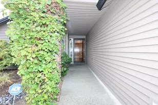 1609 NE 150th Ave, Portland, OR 97230 - Photo 2