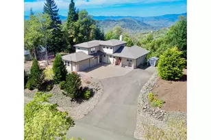 1196 Southridge Wy, Roseburg, OR 97470 - Photo 1