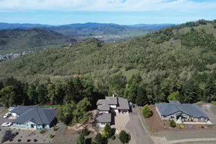 1196 Southridge Wy, Roseburg, OR 97470 - Photo 2