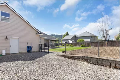 402 Martha Dr, Roseburg North, OR 97495 - Photo 40