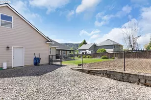 402 Martha Dr, Roseburg North, OR 97495 - Photo 40