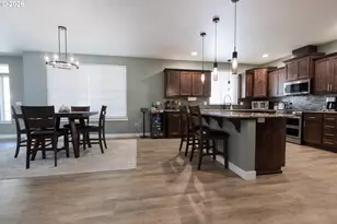 786 N View Dr, Winchester, OR 97495 - Photo 6