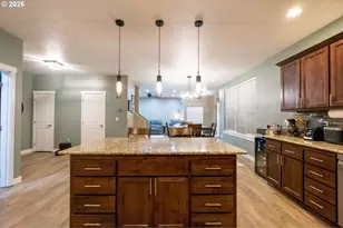 786 N View Dr, Winchester, OR 97495 - Photo 8