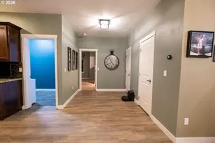 786 N View Dr, Winchester, OR 97495 - Photo 8