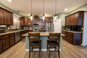 786 N View Dr, Winchester, OR 97495 - Photo 4