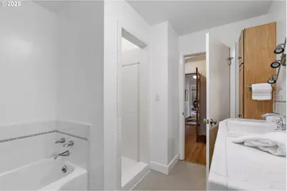 10505 S Hedlund Ave, Portland, OR 97219 - Photo 16