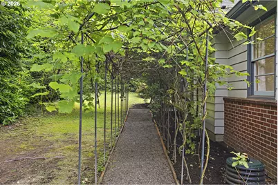10505 S Hedlund Ave, Portland, OR 97219 - Photo 30