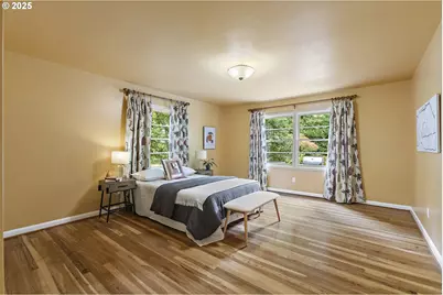 10505 S Hedlund Ave, Portland, OR 97219 - Photo 14