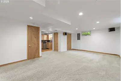 10505 S Hedlund Ave, Portland, OR 97219 - Photo 18