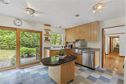 10505 S Hedlund Ave, Portland, OR 97219 - Photo 8