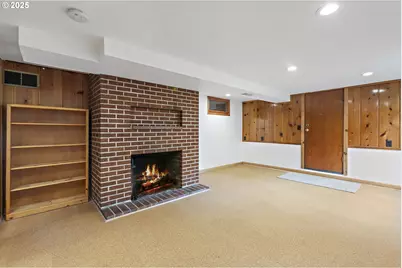 10505 S Hedlund Ave, Portland, OR 97219 - Photo 22